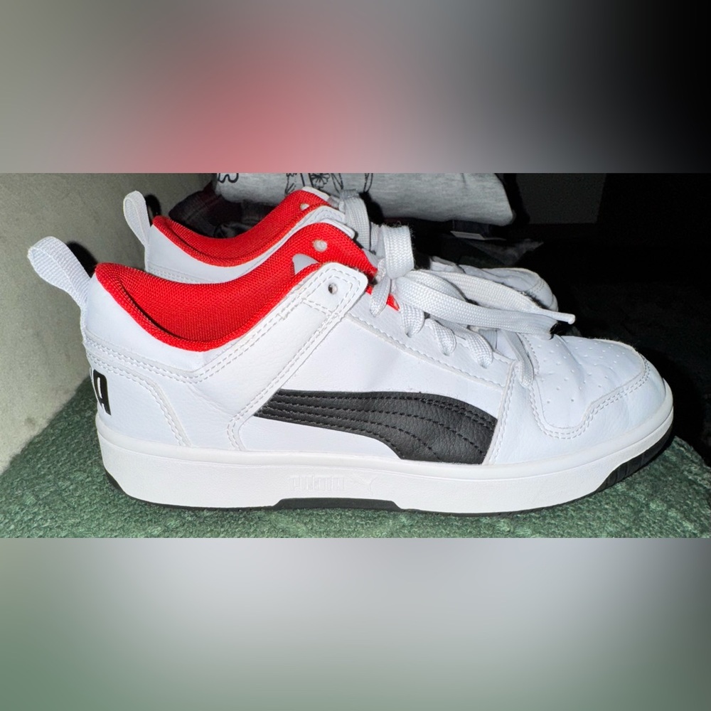 Puma Kids - Rebound Layup Lo SL Jr White and Red Sneakers - Big Kid Size 6